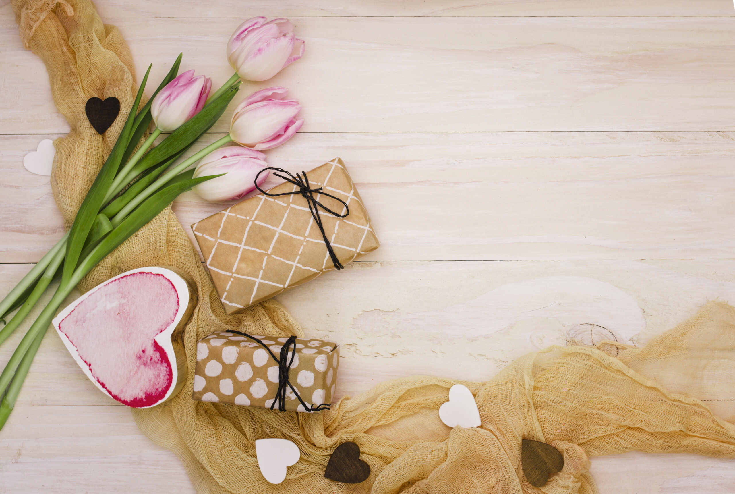 tulips-with-gift-boxes-hearts image
